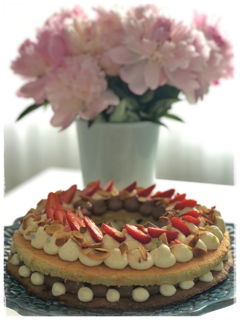 Gâteau d'anniversaire aux fraises